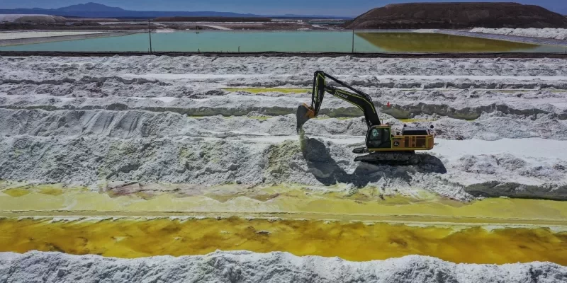 Chile’s Economy Minister Confident Codelco-SQM Lithium Deal Will Be Finalized Before 2026