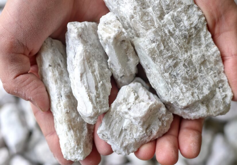 Hard,Rock,Spodumene,Ore,,Commercially,Important,Source,Of,Lithium.,Mine,