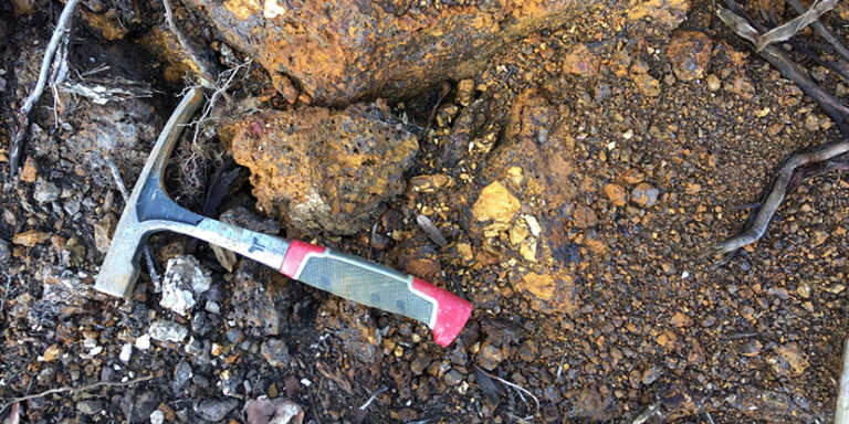 Alpine-Gossan-Bx-Outcrop